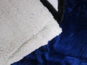 lot 370 image: Marvel Spiderman Sherpa Throw 50x60...