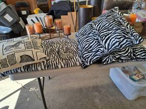 lot 407 image: Zebra Print Dcor - (3) Pillows, Blanket, Picture, Statue