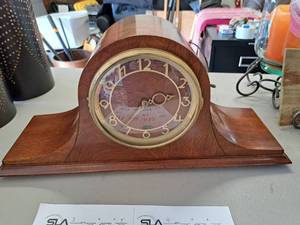 lot 403 image: Seth Thomas E701-000 Mantle Clock