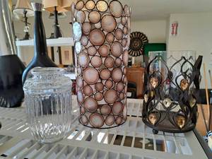 lot 420 image: Lot of (3) Home Dcor
