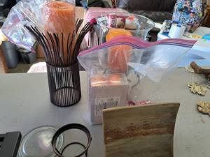 lot 402 image: Lot of (4) Decorative Candle Holders w Candles