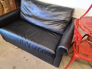 lot 309 image: Living Room Hide-a-Bed Sofa