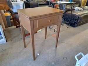 lot 314 image: Pfaff Sewing Machine and Table