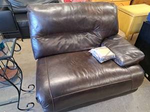 lot 317 image: Living Room Recliner