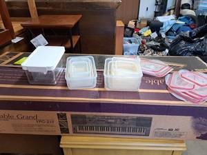 lot 484 image: Lot of  Plastic Food Storage Bins w lid