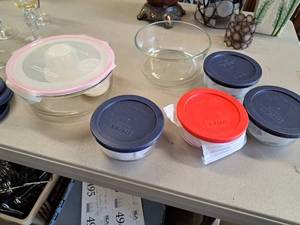lot 486 image: Lot of  Corningware Food Storage Containers w lid