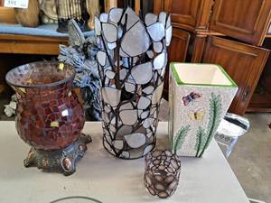 lot 487 image: Lot of (4) Decorative Table Vases