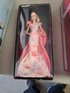 lot 462 image: Barbie Rose Splendor Doll (in original packaging)