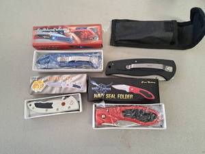 lot 467 image: Lot of (4) Frost Cutlery Bobcat, Navy Seal, Homeland Heroes Folding Knives (in original packaging)