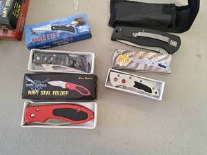 lot 468 image: Lot of (4) Frost Cutlery Bobcat, Navy Seal, Eagle Eye II Folding Knives (in original packaging)