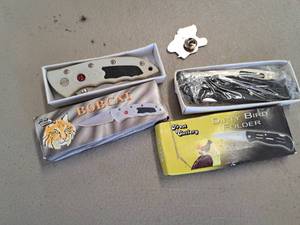 lot 471 image: Lot of (2) Frost Cutlery Bobcat, Dirty Bird Folding Knives (in original packaging)