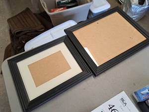 lot 470 image: Lot of (2) Pitcure Frames w Glass