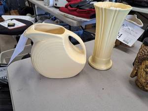 lot 491 image: Lot of (2) Vases