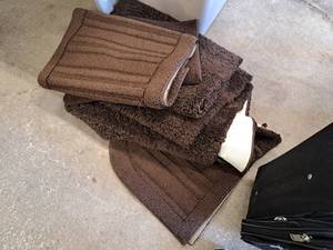 lot 478 image: Lot of (6) Throw Rugs