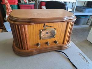 lot 441 image: Emerson NR40 Vintage Style RadioCD Player