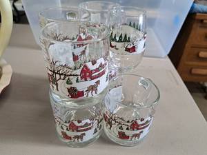 lot 508 image: Lot of (8) Christmas Glasses