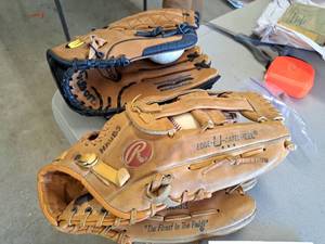 lot 438 image: Lot of (2) Baseball Gloves with Baseballs (x2)