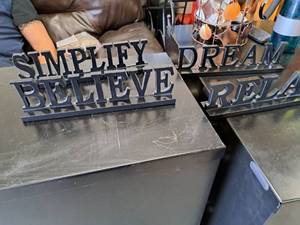 lot 445 image: Lot of (4) Table Dcor Signs - Dream, Relax, Believe, Simplify