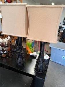 lot 424 image: Lot of (2) 24 Table Lamps