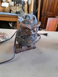 lot 426 image: 7 Owl Table Lamp