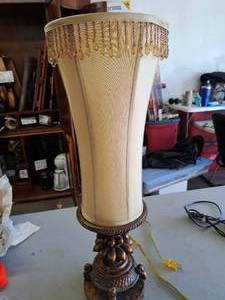 lot 428 image: 27 Beaded Lamp Shade Table Lamp