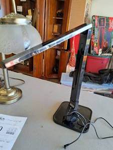 lot 430 image: 17 Swing Arm Desk Lamp