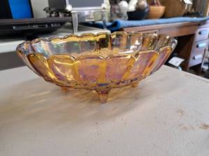 lot 523 image: Decorative Oval Serving Bowl w Feet