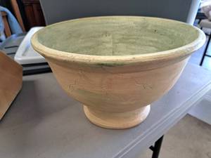 lot 536 image: Earthenware Bowl