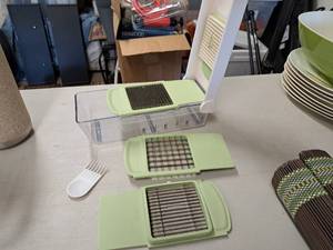 lot 529 image: Vegetable Chopper