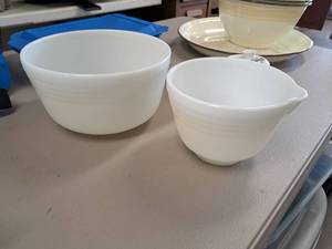 lot 538 image: Lot of (2) Glass Bowls