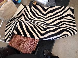 lot 542 image: Zebra Print Area Rug