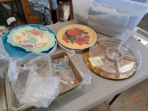 lot 519 image: Lot of  Serving Platters and Trays