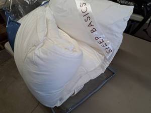 lot 546 image: Sleep Basics Size Twin Duvet