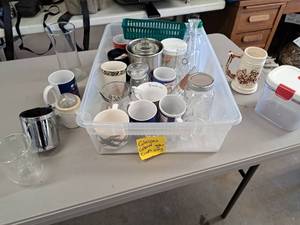 lot 516 image: Lot of (1 Bin) Dishes