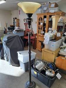 lot 331 image: 73 Floor Lamp