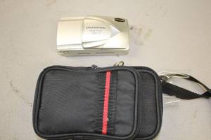 lot 772 image: Olympus Stylus Epic Zoom 115 Camera with Case