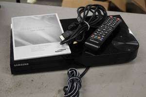 lot 782 image: Samsung 8D-FM59C 3D Blue-ray DVD Player with Remote Control and Cables