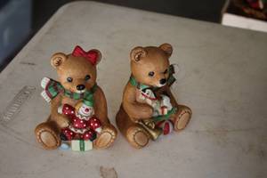 lot 762 image: Lot of (2) 4 Ceramic Christmas Bear Figurines