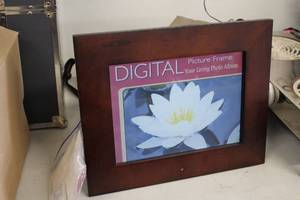 lot 775 image: Digital Picture Frame