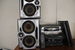 lot 800 image: Koss Top Loading CD Player  AM FM Stereo Tuner with Sony Speakers
