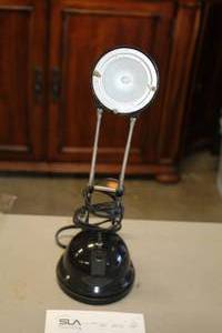 lot 803 image: 16 Desk Lamp