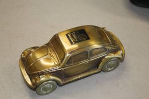 lot 807 image: Banthrico inc Metal Car Coin Bank (VW)