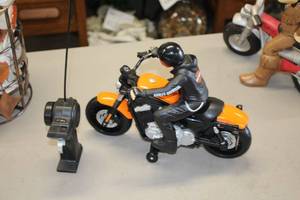 lot 814 image: Remote Control Harley-Davidson Motorcycle