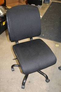 lot 821 image: Rolling Office Chair