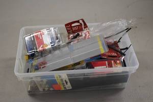 lot 840 image: Lot of (1 Bin) Electrical Connectors