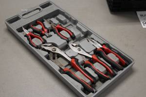 lot 883 image: Powerbuilt Plier Set 6-piece