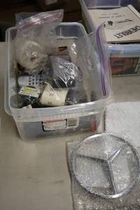 lot 849 image: Lot of (1 Bin) Keys and Misc. Items