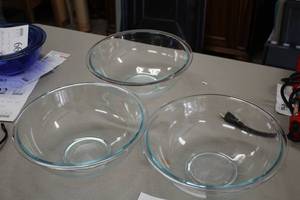 lot 898 image: Lot of (3) Pyrex 12 Glass Bowls