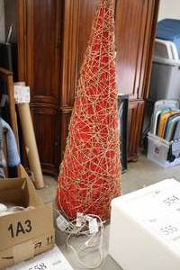 lot 555 image: 40 Cone Christmas Tree Dcor