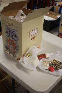 lot 572 image: Lot of (1 Box) Christmas Ornaments